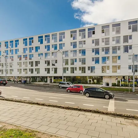 1b In A Great Location *