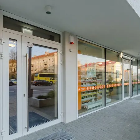 1b In A Great Location Apartment